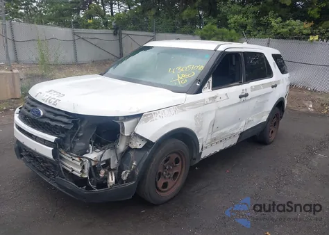 2016 Ford Police Interceptor z USA, uszkodzony, nr VIN 1FM5K8AR9GGC42360